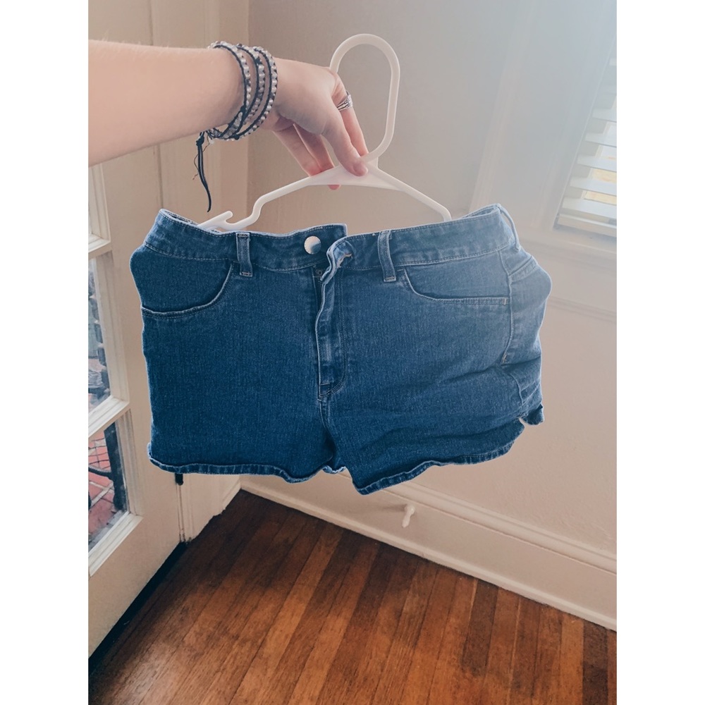 HIGH RISE DENIM SHORTS// SIZE 6 // H&M
